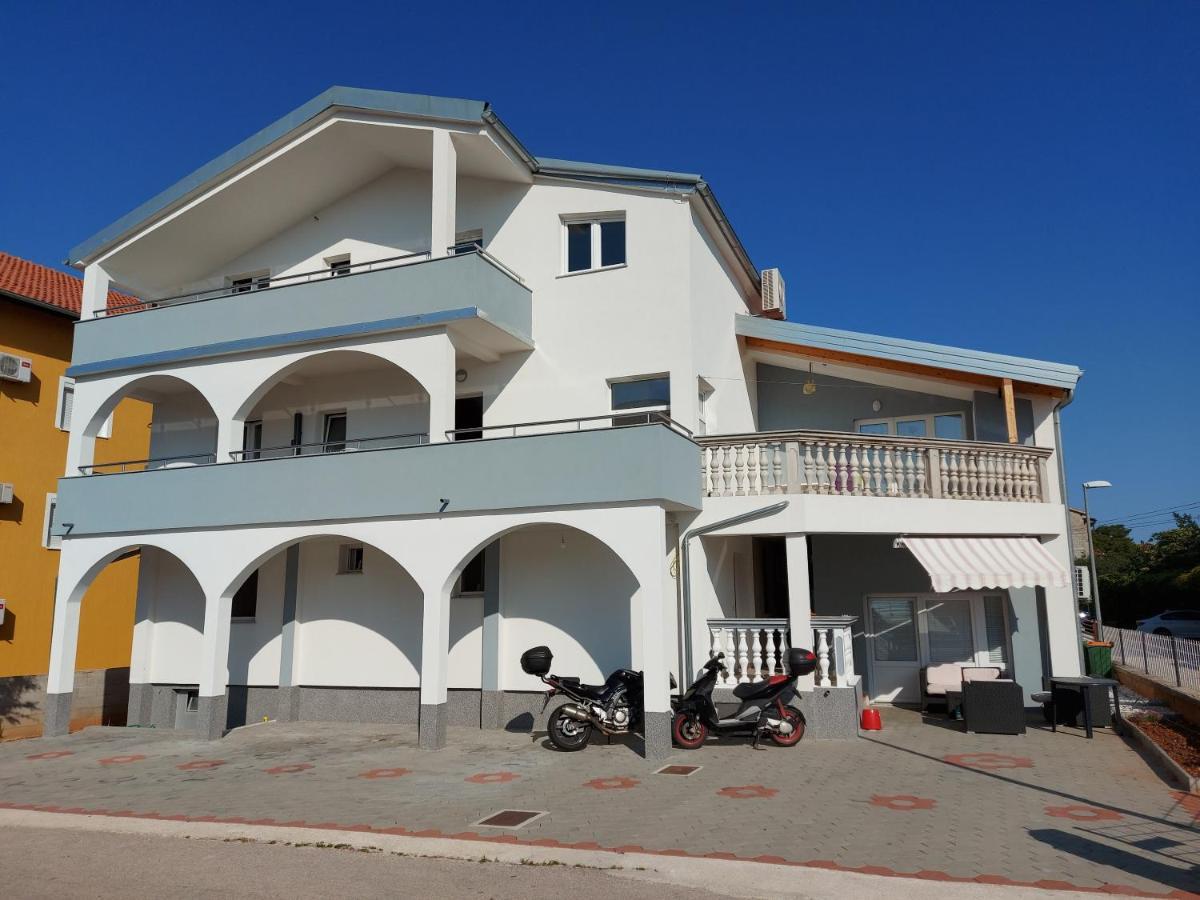 شقة Apartman Luka فوديس المظهر الخارجي الصورة