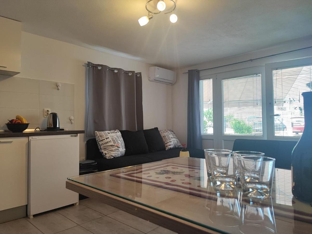شقة Apartman Luka فوديس المظهر الخارجي الصورة