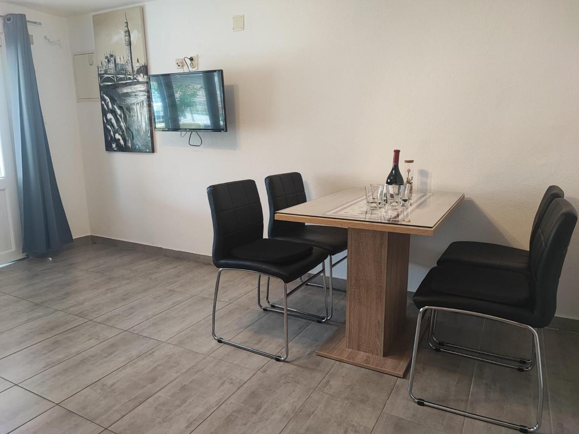 شقة Apartman Luka فوديس المظهر الخارجي الصورة