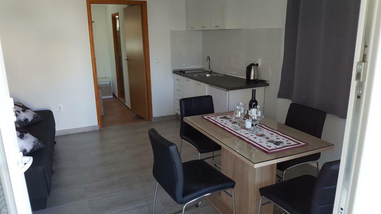 شقة Apartman Luka فوديس المظهر الخارجي الصورة
